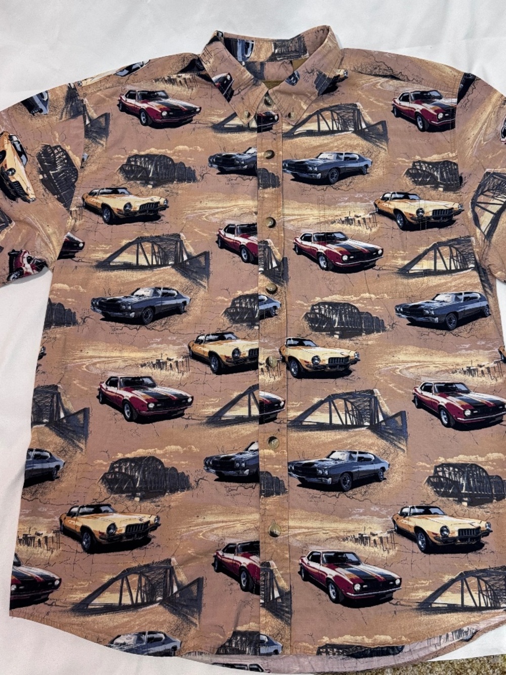 Clearwater Outfitters Mens Short Sleeve Button Up Size L Shirt vintage Car Print